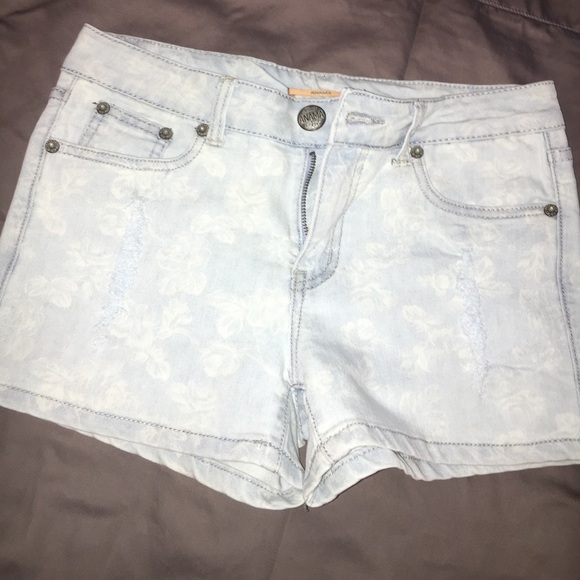 Super stretchy shorts! - Picture 1 of 3